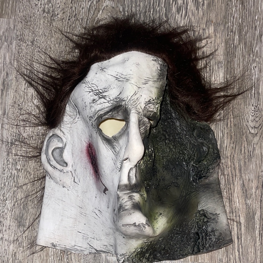 Spooky Two-Tone Halloween Mask